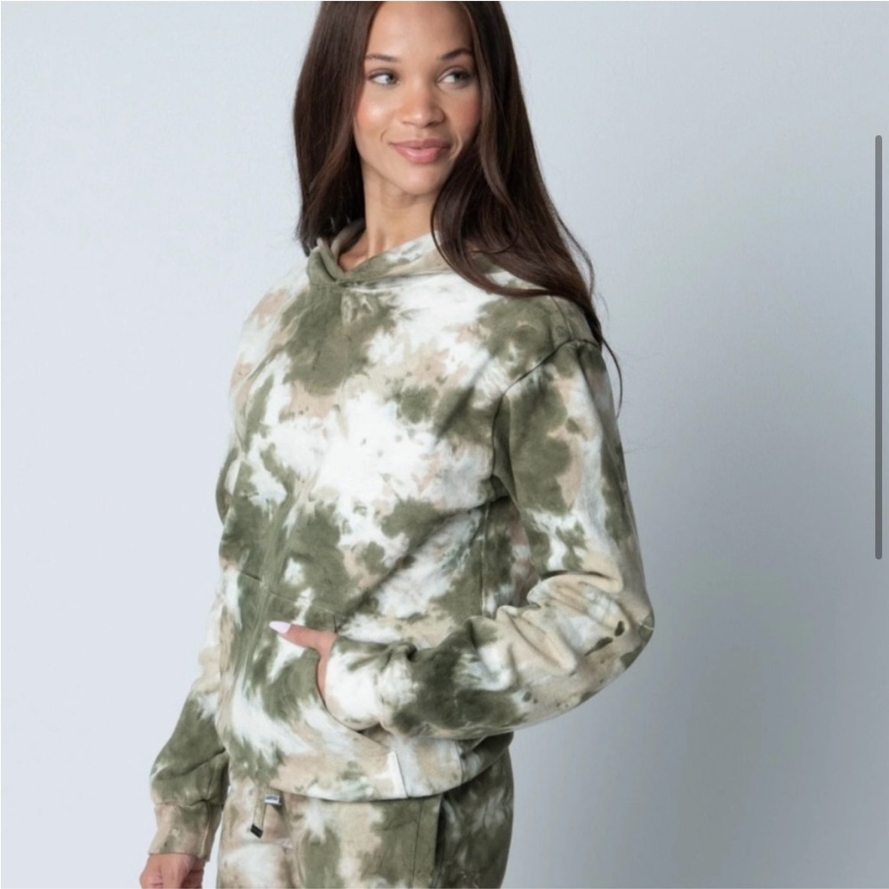 TALENTLESS Camo Tie Dye Sweatshirt